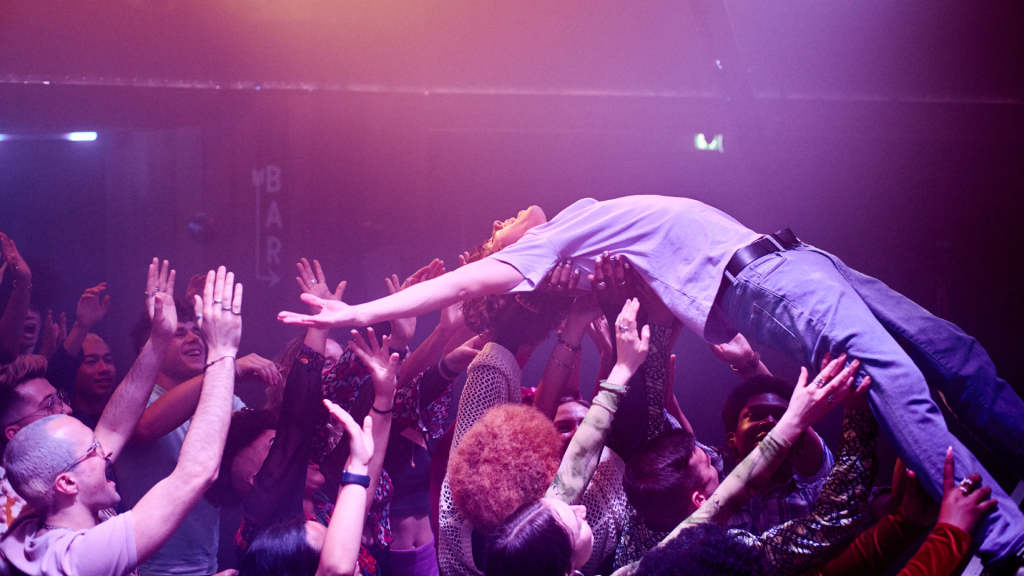 Polizei warnt: Diese Smartwatch-Funktion sollten Sie bei Rockkonzerten abstellen