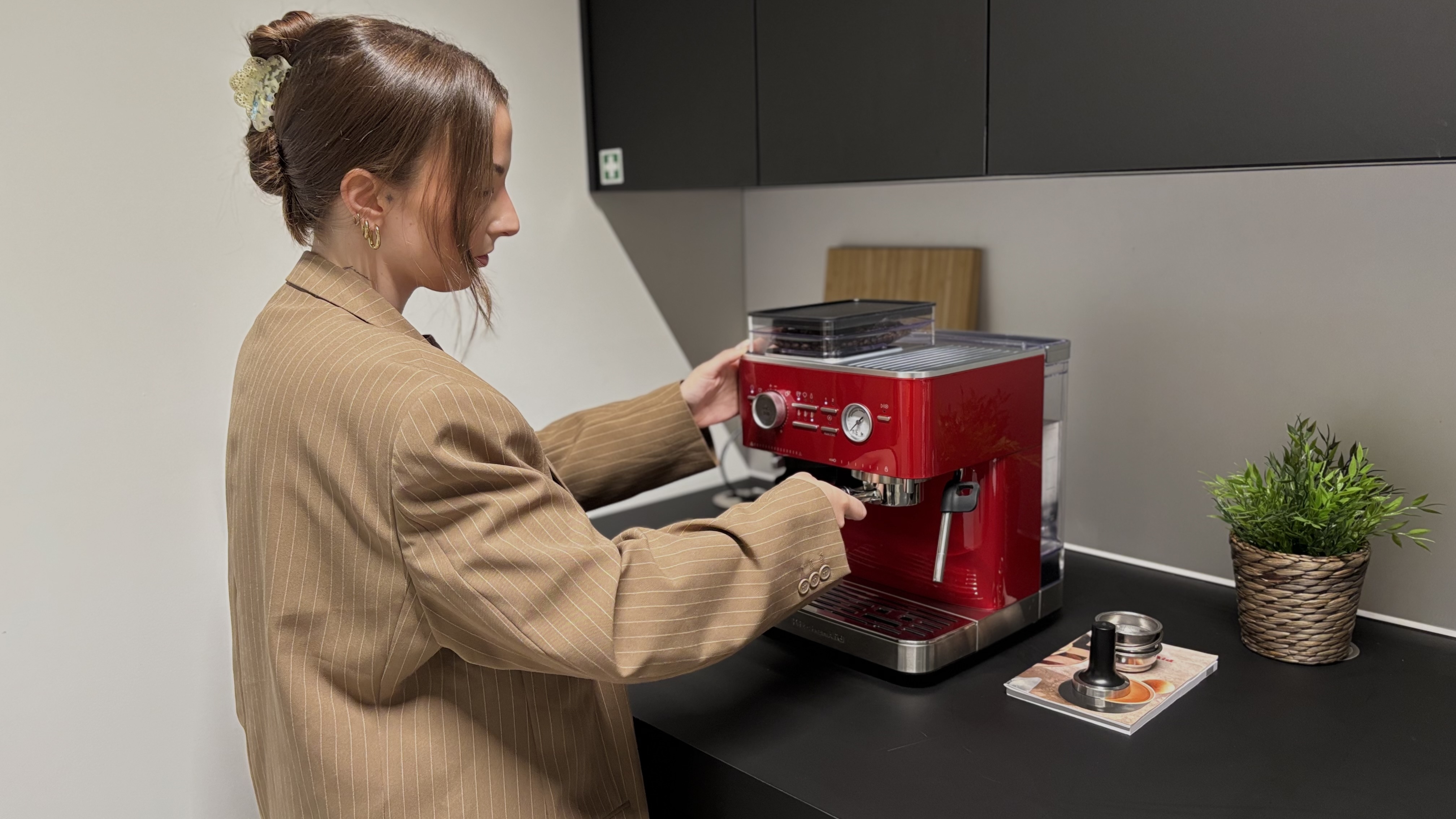 KitchenAid-Siebtr-ger-im-Test-Was-kann-die-halbautomatische-Espressomaschine-