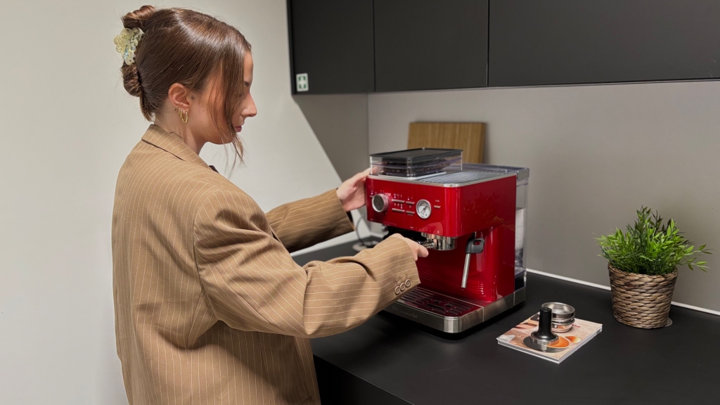 KitchenAid Siebträger im Test: Was kann die halbautomatische Espressomaschine?