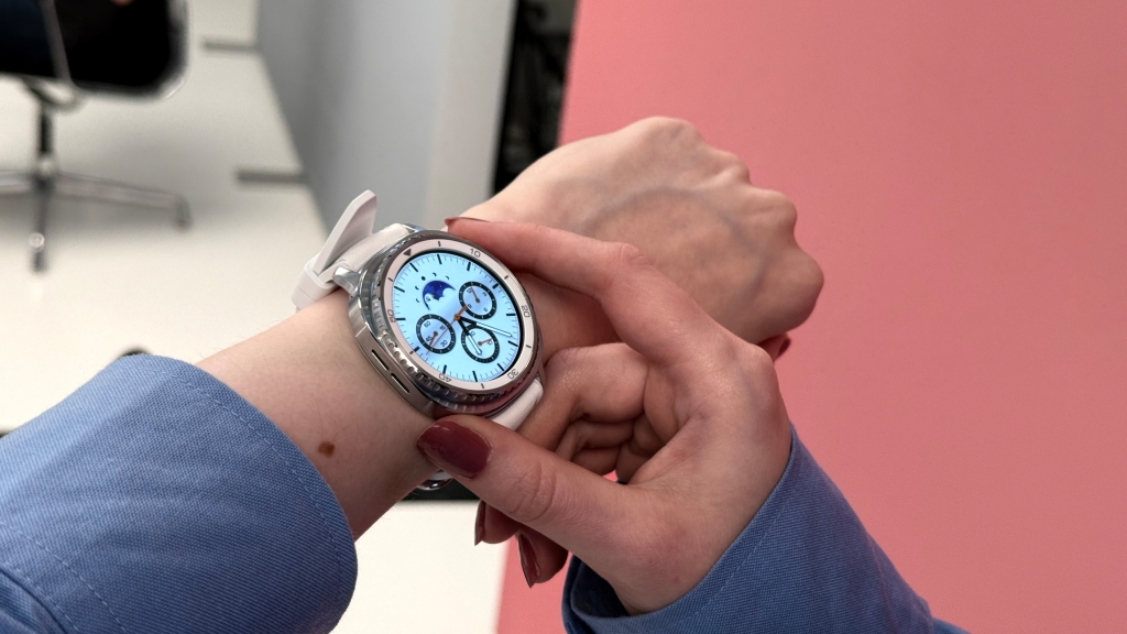 Samsung Galaxy Watch 8 Classic im Test: Dreh-Lünette top, Akku flop?