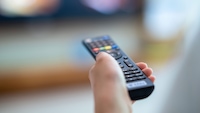 Eine Fernbedienung.