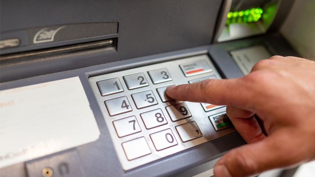 Bargeld abheben: Das Tages- und Wochenlimit im Überblick