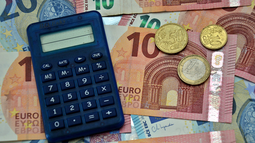 Ratenkredite: Banken geben sinkende Zinsen kaum weiter