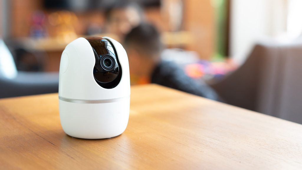 Versteckte Kameras im Urlaub erkennen: Vier einfache Tipps