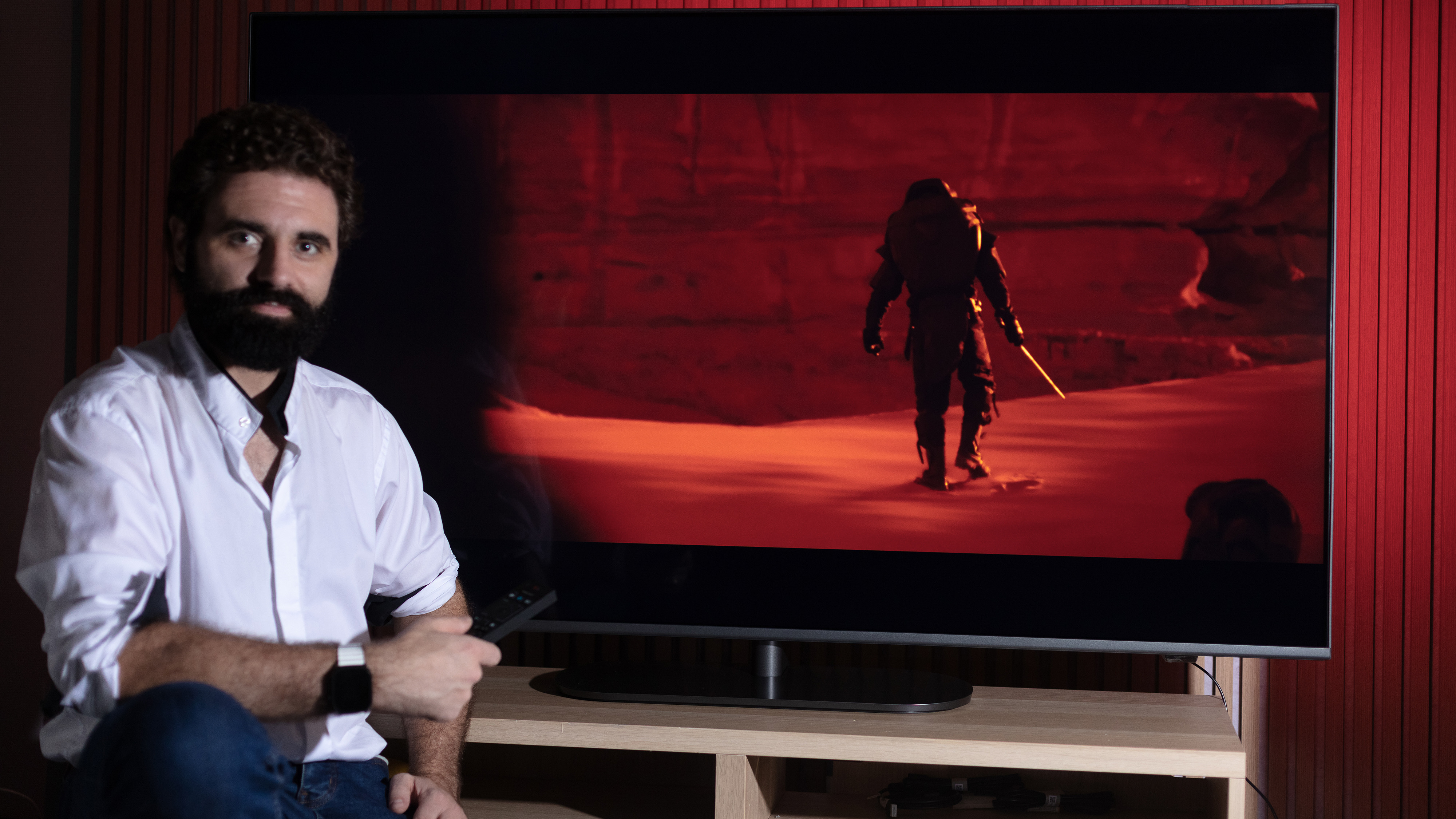Philips-Ambilight-TV-The-One-im-Test-Luxus-TV-Mittelklasse-Bild