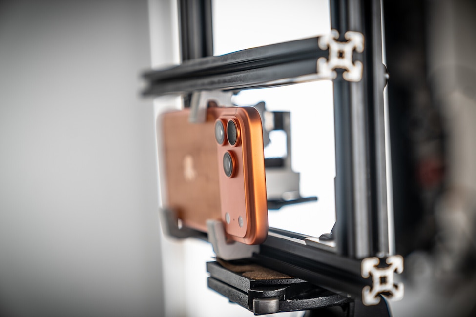 iPhone 17 Pro Max im Fotostand