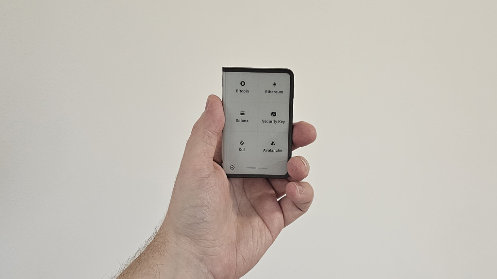 Ledger Stax im Test: Diese Hardware-Wallet gibt sich vielseitig