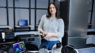 Von goldbraun bis gummiweich: Wie gut schlagen sich Herz-Waffeleisen im Test?