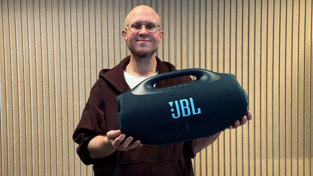 JBL Boombox 4 im Test: Ein Bass, sie zu knechten