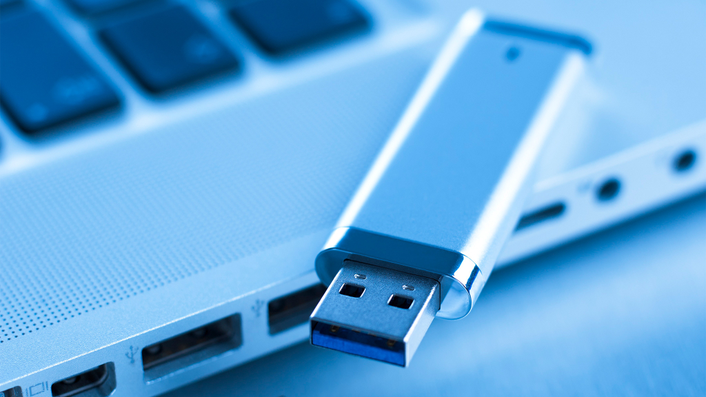No bootable device: Windows startet bei verbundenem USB-Stick nicht