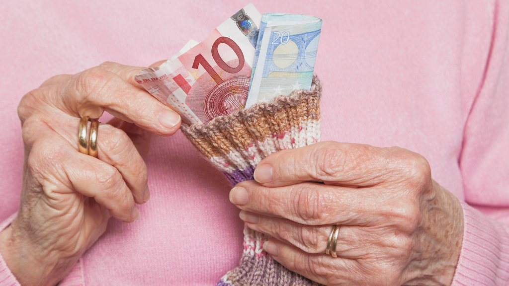 Deutsche vertrauen Rentensystem kaum, sparen aber zu wenig