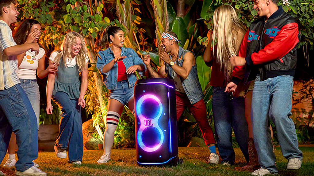 JBL PartyBox 720 im Test: Dieser XXL-Lautsprecher macht mobil