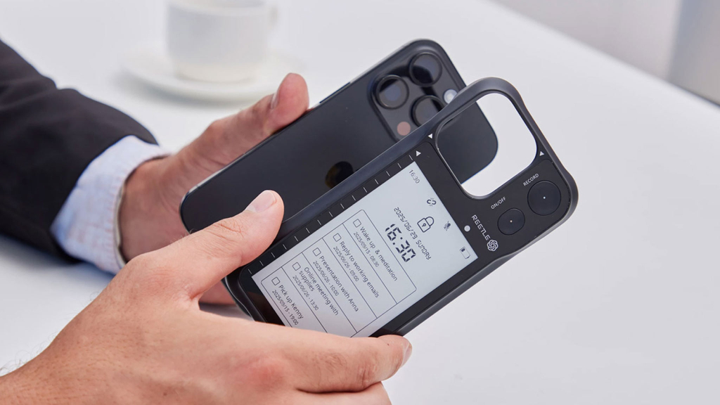 Diese Hülle macht das iPhone zum E-Book-Reader