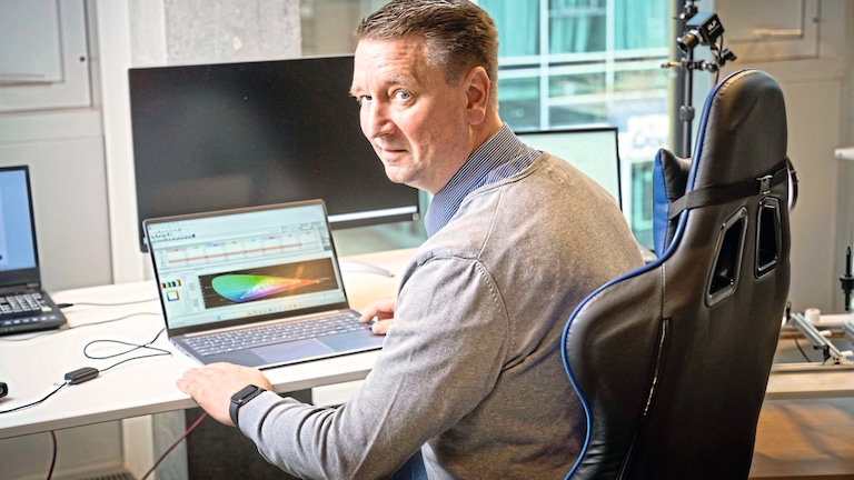 Redakteur Ingolf Leschke beim Test des Samsung Galaxy Book 4 Edge 15