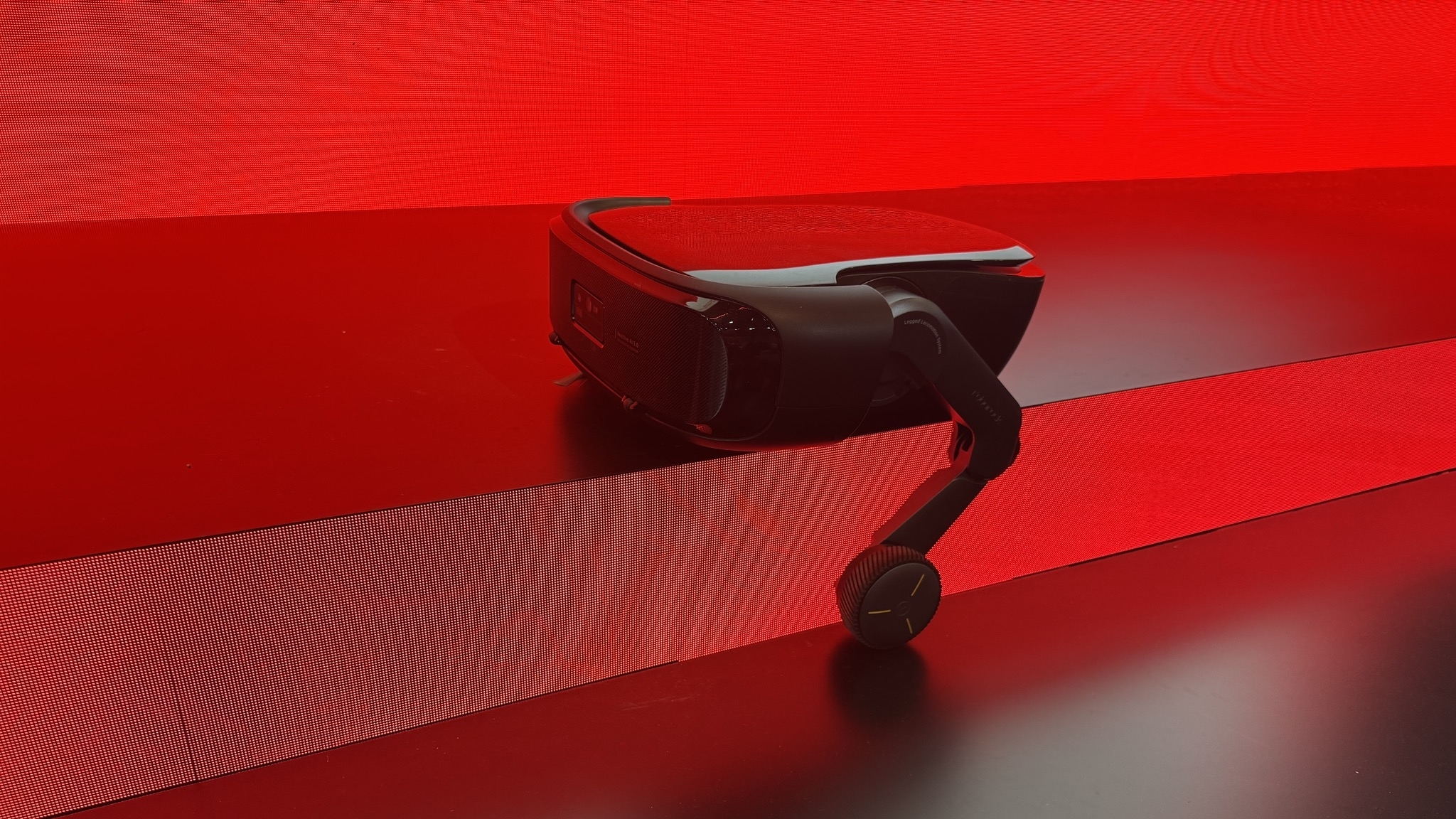 Roborock-Saros-Rover-Saugroboter-l-uft-die-Treppe-hoch