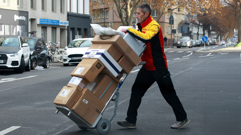 Darf DHL Pakete einfach beim Nachbarn abgeben?