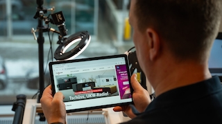 Redakteur Ingolf Leschke beim Test des Samsung Galaxy Tab A11+