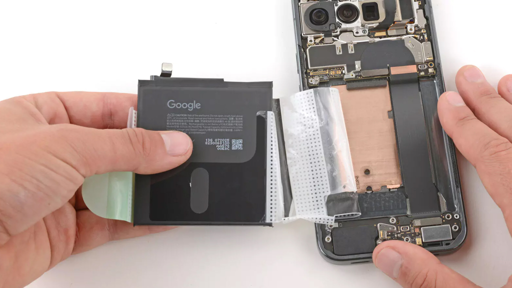 CR: iFixIt (Creative Commons BY-NC-SA 3.0)