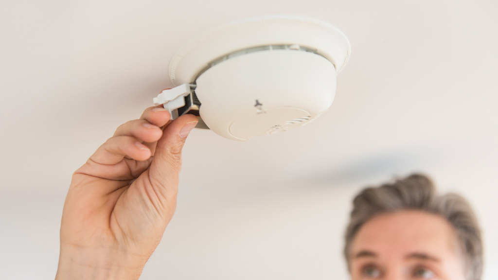 Täuschungsalarm beim Rauchmelder: Ursachen und Lösungen