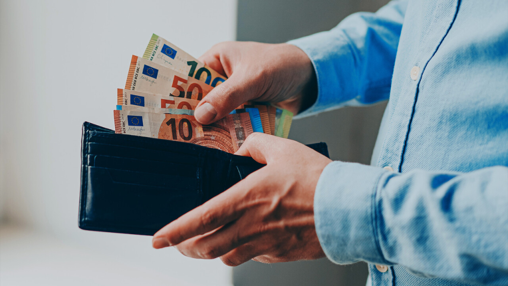 Cash statt Karte: Deutschland und Österreich bleiben Europas Bargeld-Spitzenreiter