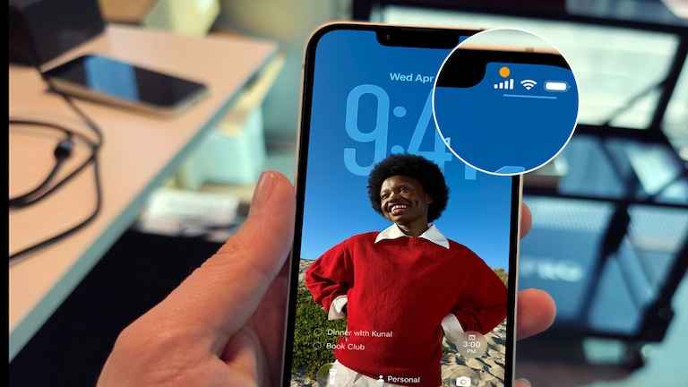 iPhone mit orange leuchtenem Punkt