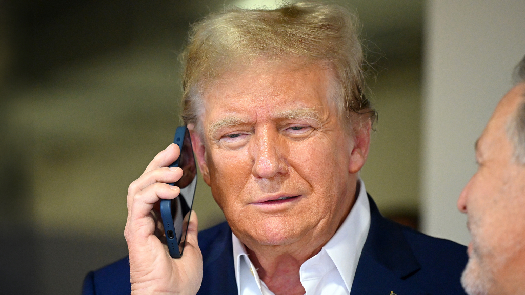 Donald Trumps private Telefonnummer steht zum Verkauf