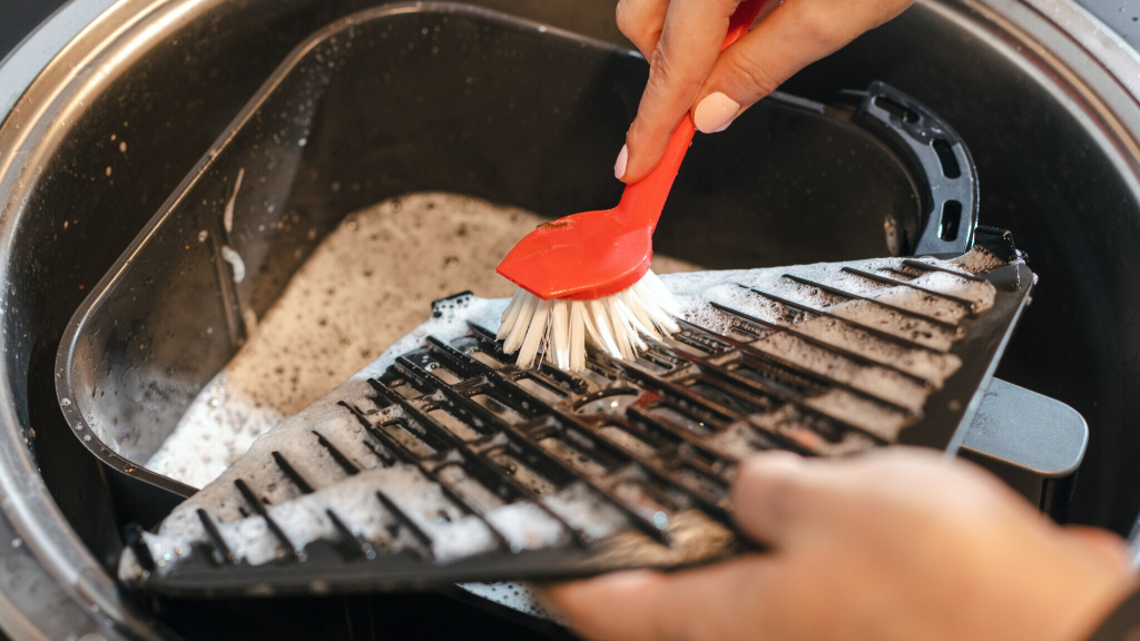 Dieser Hack rettet Airfryer – mit einfachem Hausmittel!