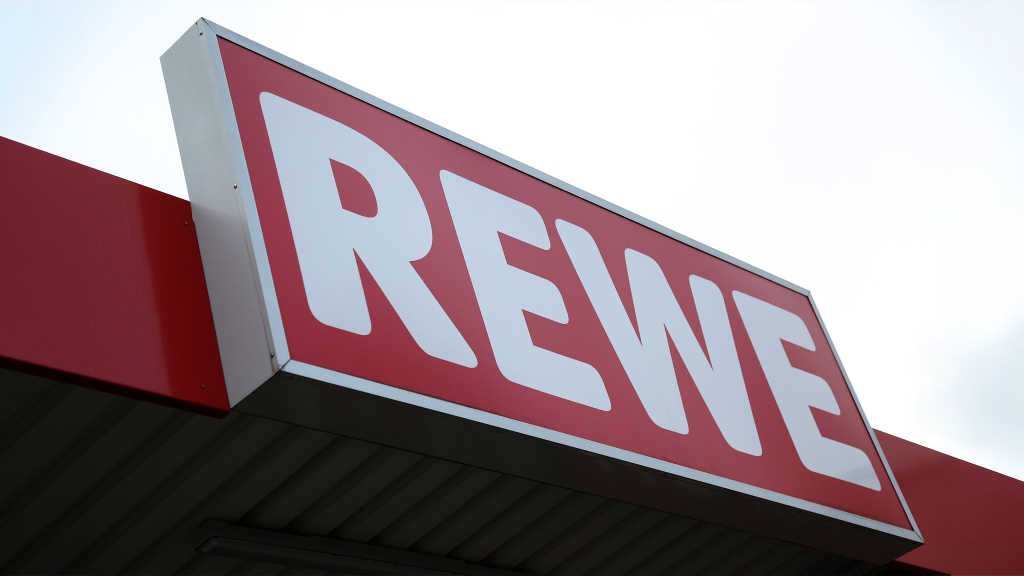 Rewe experimentiert mit kassenlosem Einkauf und Drive-in