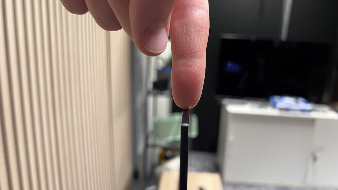 Keine vier Millimeter ist das OLED-Panel dick. So sieht der S90H auch von der Seite todschick aus.