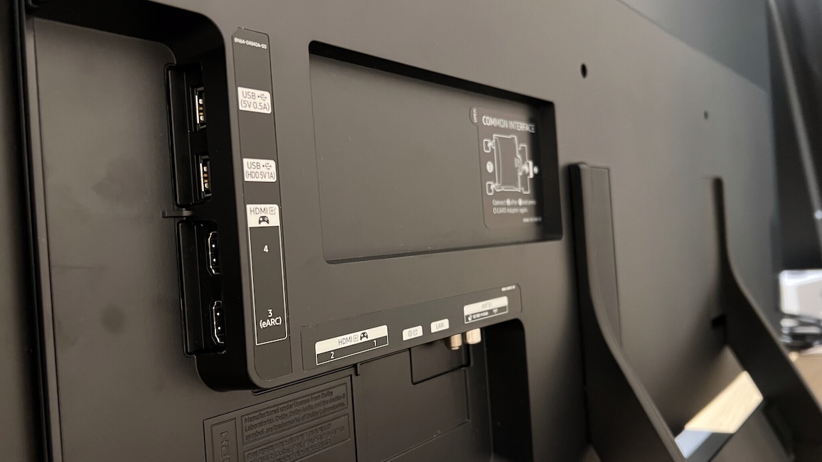 Wer klassisches TV schaut, freut sich über einen Twin-Tuner für Kabel, Satellit und Antenne. So lässt sich eine Sendung aufzeichnen und parallel eine andere schauen. Timeshift, also das Anhalten und Zurückspulen des laufenden Programms, klappt ebenfalls.