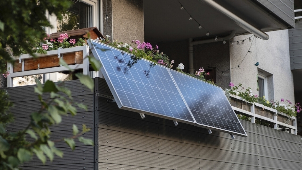 Neue Studie: Balkonkraftwerke ändern das Verhalten ihrer Nutzer