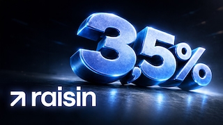 Große, blau leuchtende 3,5-Prozent-Zahl in 3D-Darstellung vor dunklem Hintergrund; unten links ist das Raisin-Logo zu sehen.