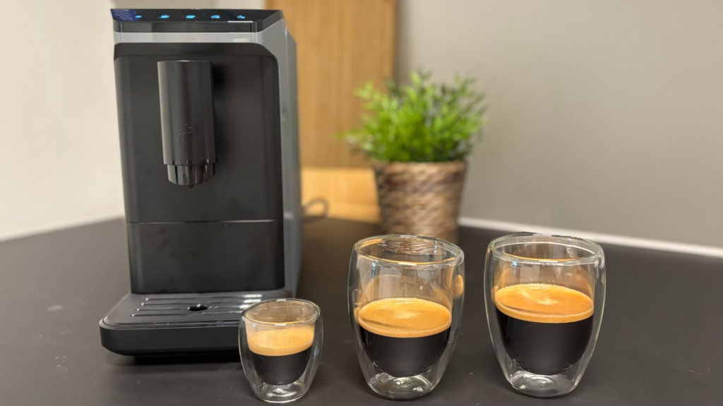 Der kleinste Kaffeevollautomat der Welt: Dieses Komfort-Feature lässt er vermissen