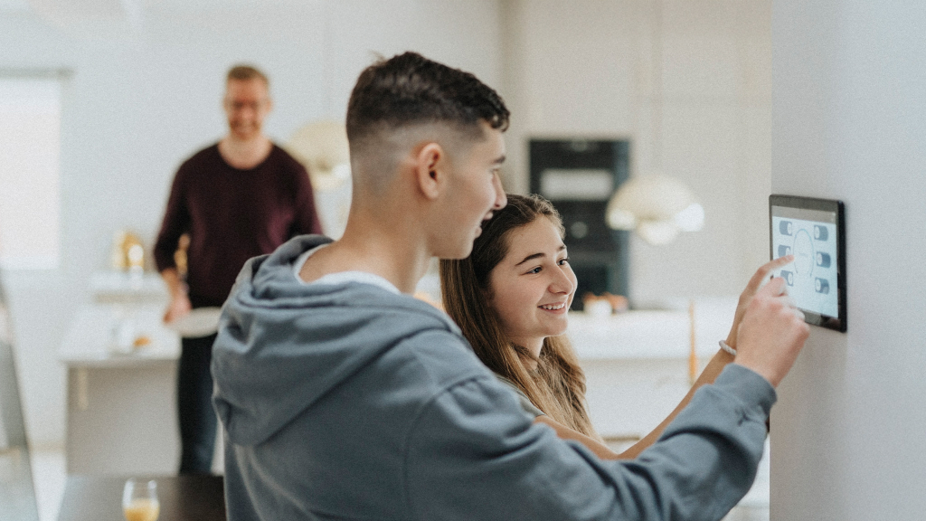 Smart Home im Alltag: Wenn intelligentes Wohnen zur Überwachungsfalle wird