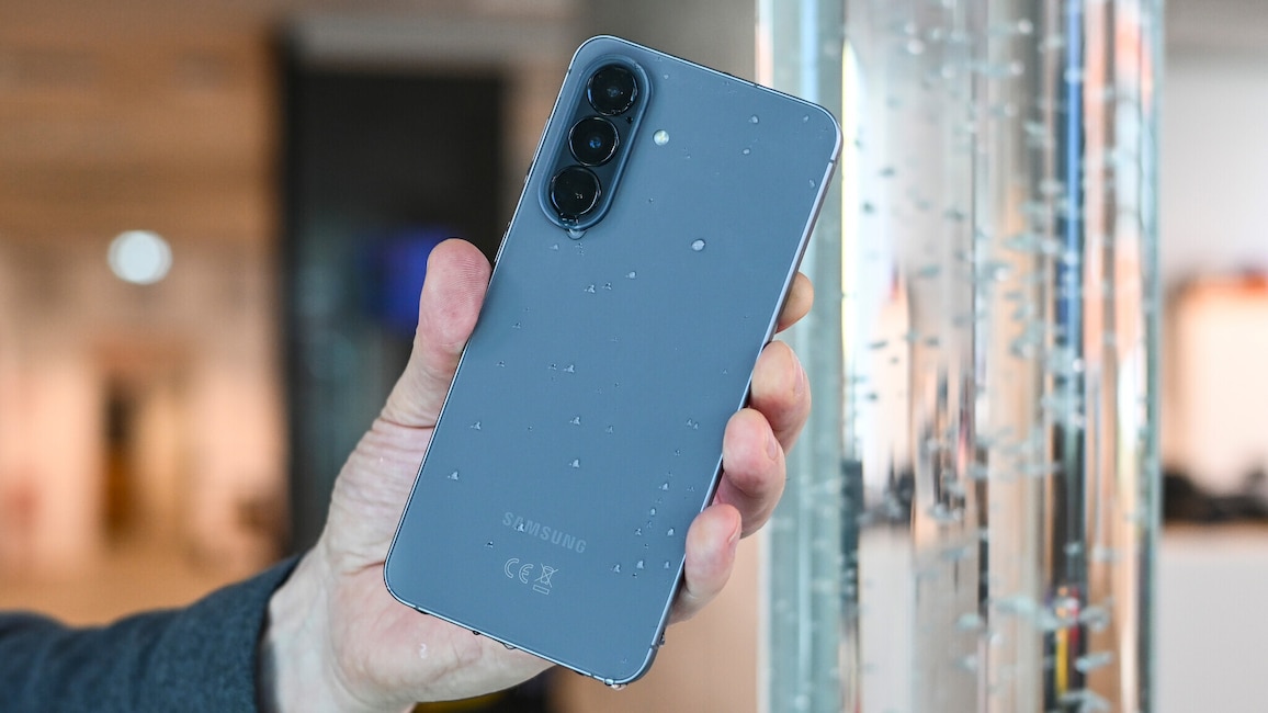 Samsung Galaxy A57 von hinten