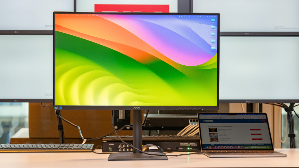 AOC Q27E4CV im Test: Flinker Alleskönner mit kleinen Schönheitsfehlern