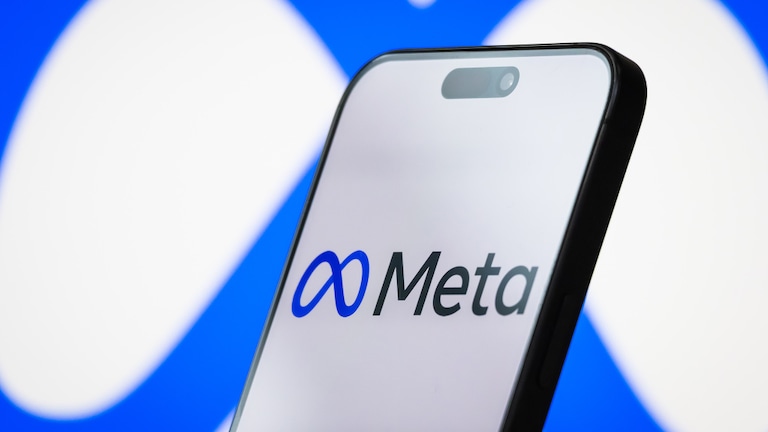 Meta auf einem Handy Symbolbild