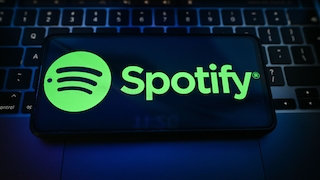 Spotify Logo auf Handy Symbolbild