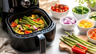 Profiköche nutzen den Airfryer längst nicht nur für Pommes. Auch Gemüse, Fisch und komplette Gerichte landen regelmäßig im Gerät.
