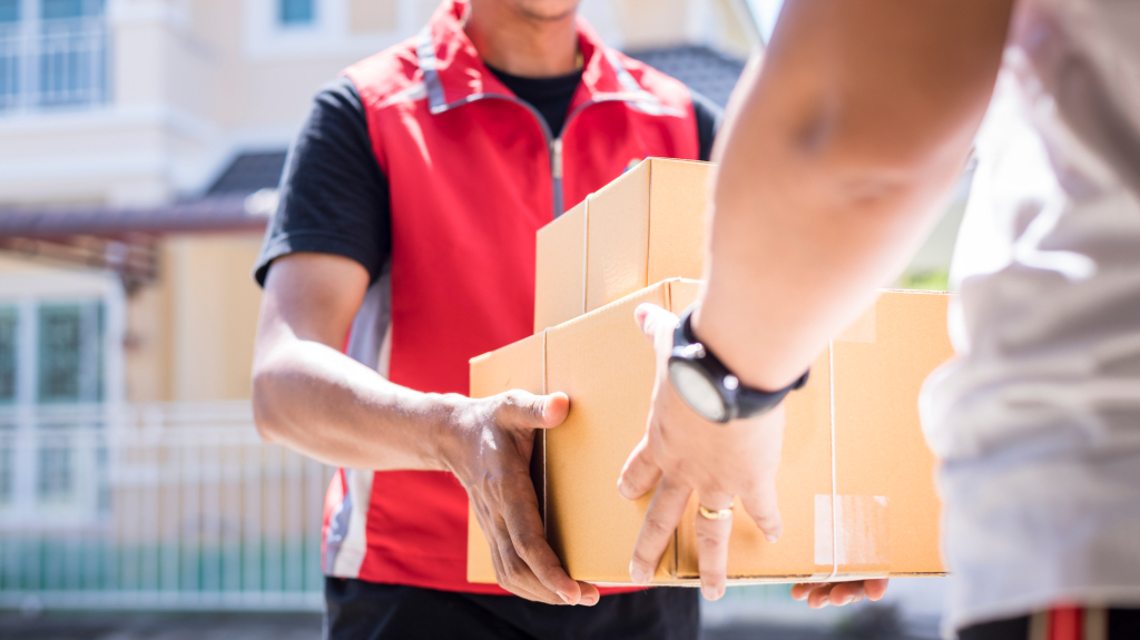 DHL ermöglicht bargeldlose Zahlung bei Nachnahme und Zoll