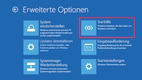Blauer Bildschirm mit der Überschrift Erweiterte Optionen. Mehrere Kacheln sind angeordnet, darunter System wiederherstellen, Updates deinstallieren, Systemimage Wiederherstellung, Eingabeaufforderung und Starteinstellungen. Die Kachel Starthilfe ist rechts oben hervorgehoben und von einem roten Rahmen umgeben.