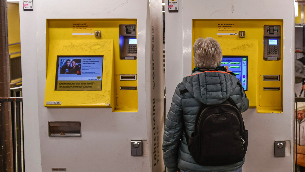 Berlin plant Fahrschein-Revolution: Papiertickets und Bargeld vor dem Aus?