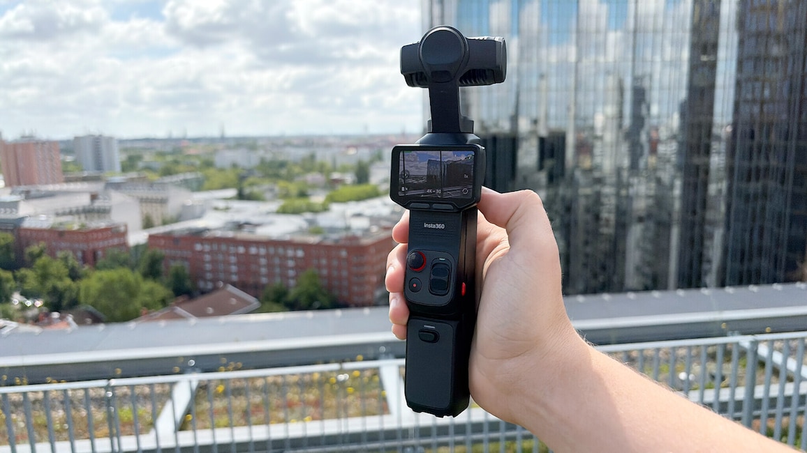 Mit Akkugriff wächst die kompakte Luna Ultra ordentlich in die Länge.