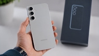 Samsung Handy in der Hand