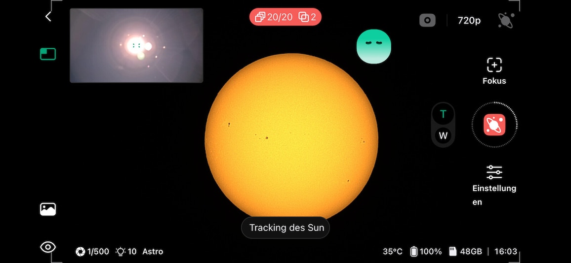 App-Ansicht des Dwarf Mini mit großer orangefarbener Sonnenscheibe, sichtbaren Sonnenflecken und aktivem Sonnen-Tracking.