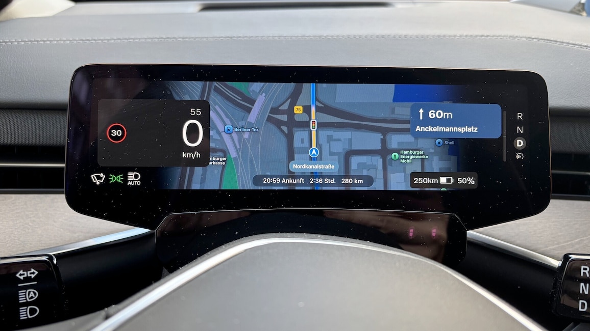Navi-Bildschirm im Volvo EX90