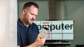 Michael Huch mit dem Google Pixel 11 Pro