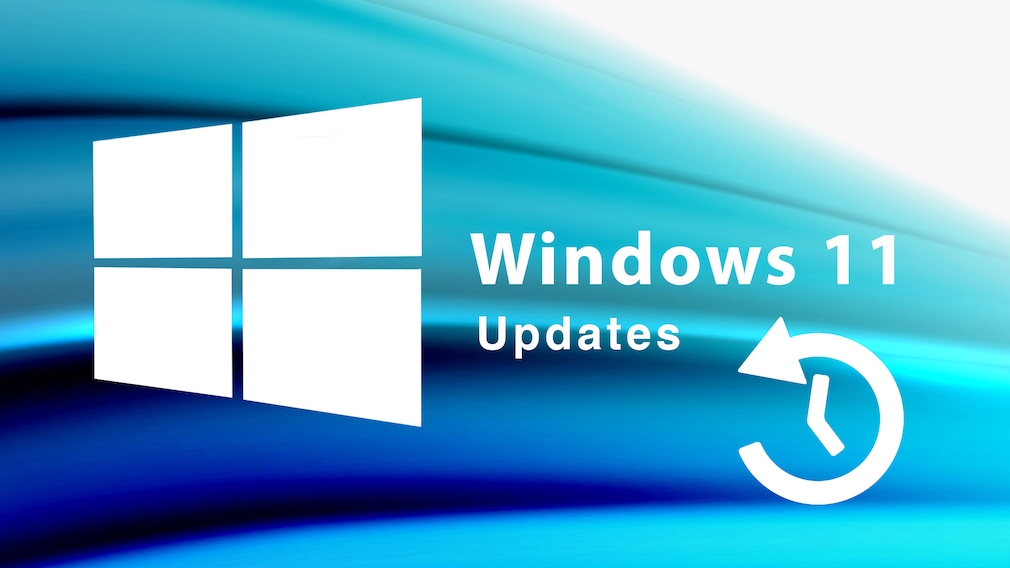 Grafische Darstellung mit einem großen, weißen Windows-Logo auf der linken Seite. Rechts daneben steht „Windows 11“ und „Updates“. Darunter ist ein weißes Symbol mit Uhrenzeigern zu sehen, die ein nach links zeigender Pfeil kreisförmig umrahmt. Der Hintergrund besteht aus abstrakten, verschwommenen Linien und Farbverläufen in Blau-, Türkis- und Weißtönen.
