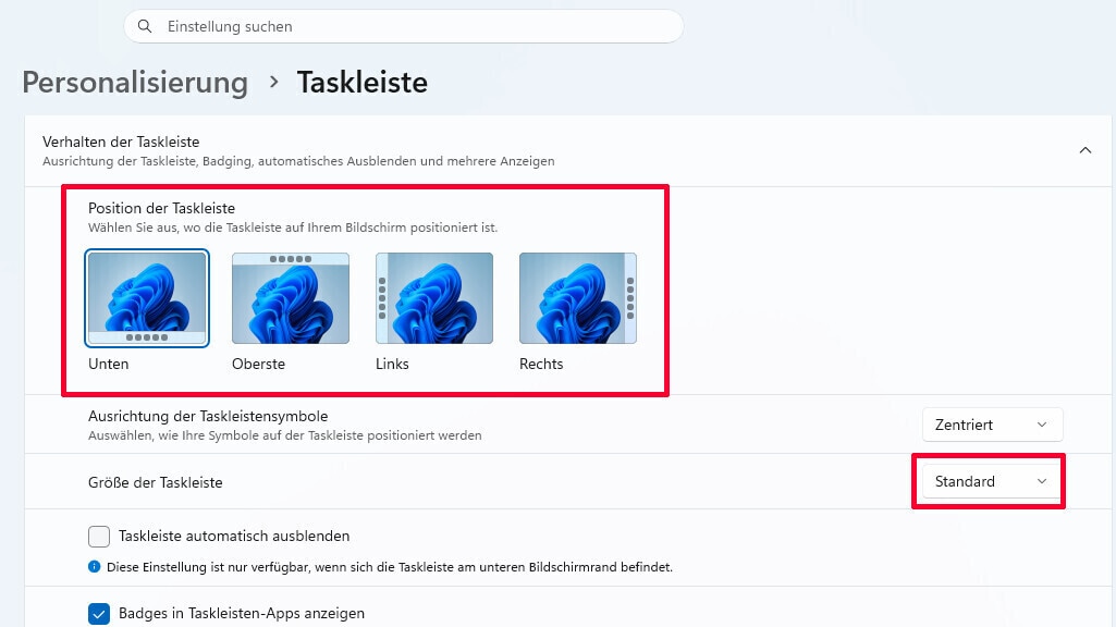Screenshot der Windows-11-Einstellungen im Bereich Personalisierung > Taskleiste. Die Option Position der Taskleiste ist durch einen roten Rahmen hervorgehoben und zeigt die vier Auswahlmöglichkeiten Unten, Oben, Links und Rechts, wobei Unten ausgewählt ist. Darunter sind die Einstellungen Ausrichtung der Taskleistensymbole mit dem Wert Zentriert sowie Größe der Taskleiste mit dem Wert Standard zu sehen, wobei die Größenauswahl ebenfalls rot umrandet ist.