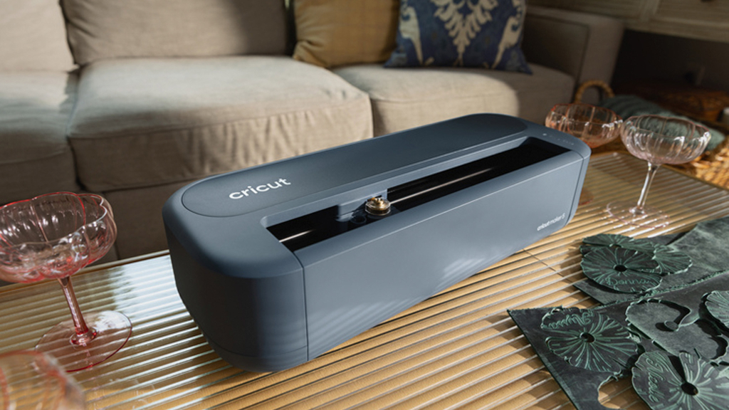 Cricut Maker 5 vorgestellt: Neue Gravur-Funktionen, kleineres Gehäuse